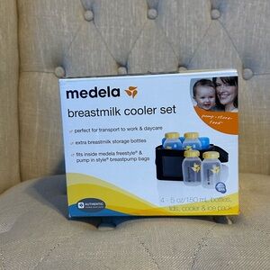 Medela Breastmilk Cooler Set with Yellow and Blue Accents